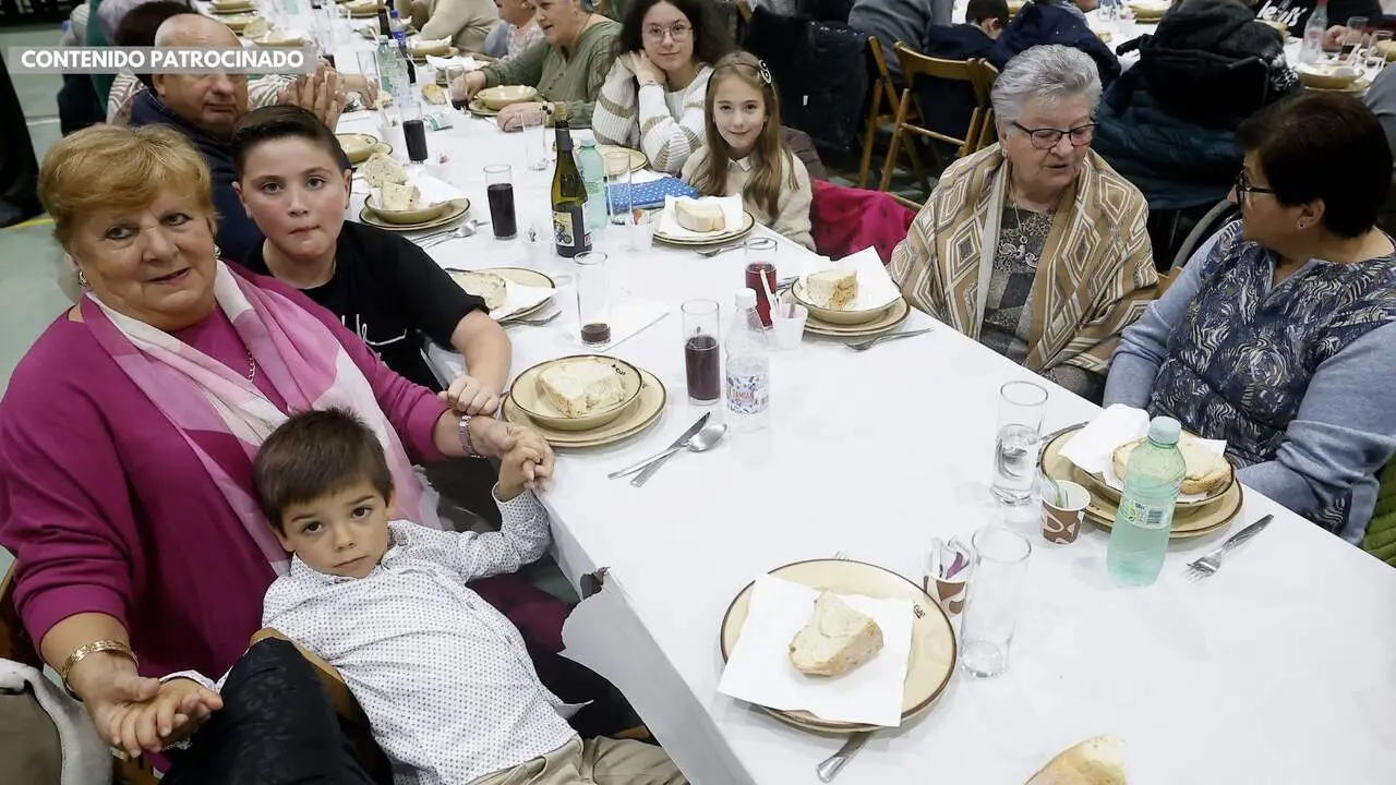 La fiesta reúne a mayores y niños del municipio de O Vicedo. JOSÉ Mª ÁLVEZ (AEP)