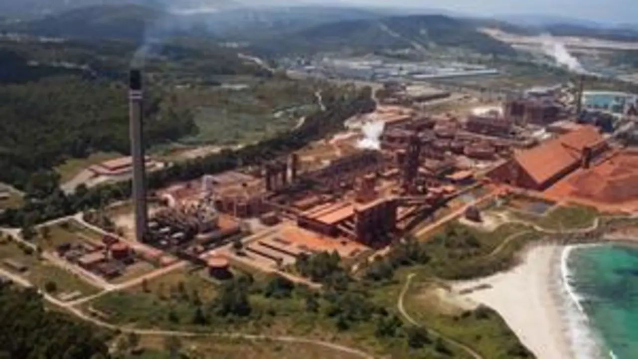 Instalaciones de la fábrica de Alcoa, en San Cibrao. (Foto: AMA)