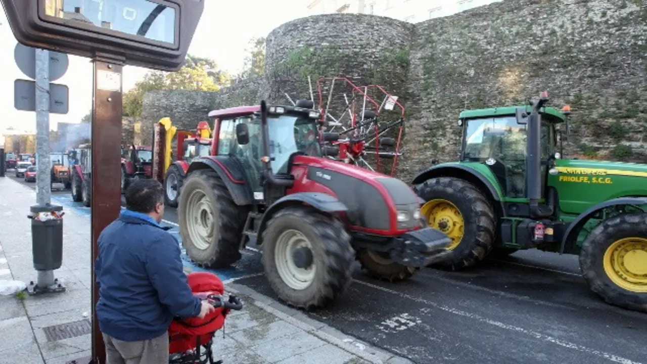 Una tractorada en Lugo. SEBAS SENANDE