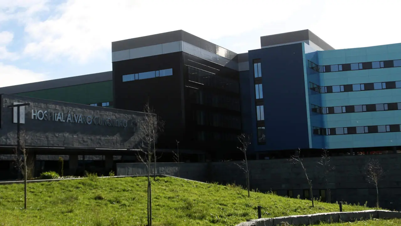 Exterior del hospital Álvaro Cunqueiro. RAFA FARIÑA