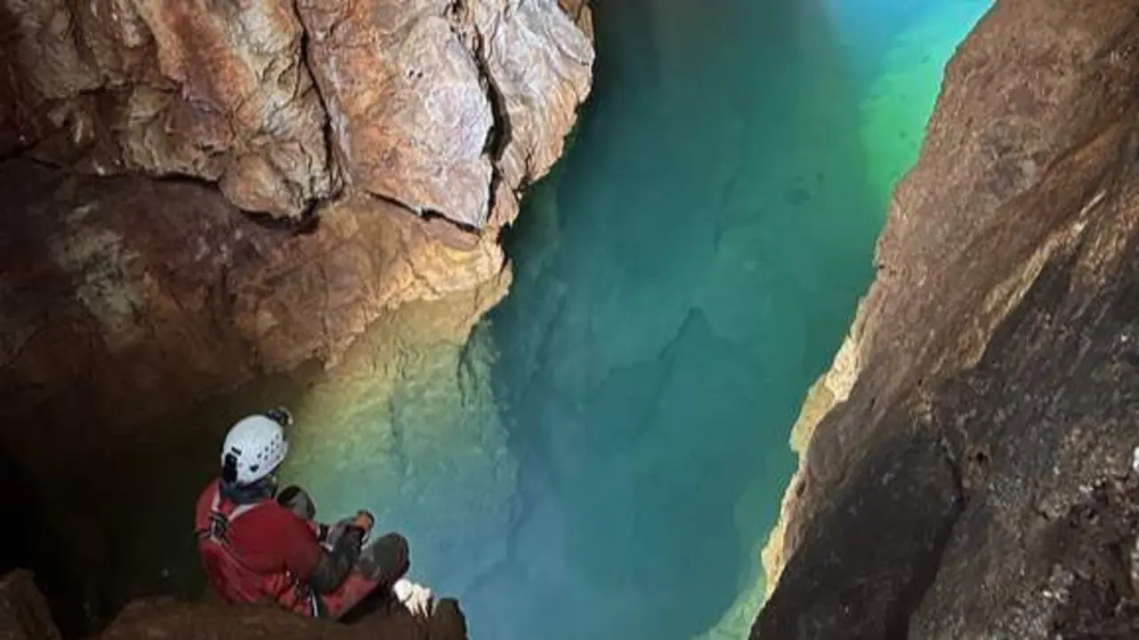 El lago Hydra. descubierto en la sima de Aradelas. IGNACIO RAFAEL