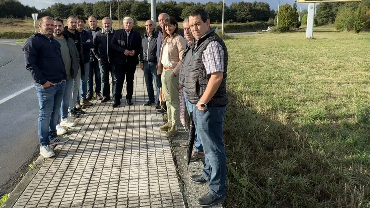 Los senadores del PP en el polígono de Morelle. EP