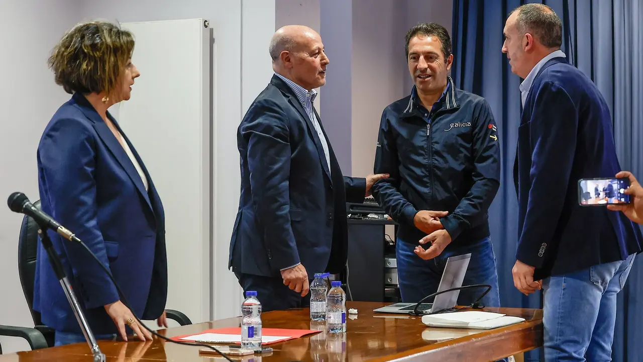 Corbalán, al inicio del acto en Riotorto. JOSÉ Mª ÁLVEZ