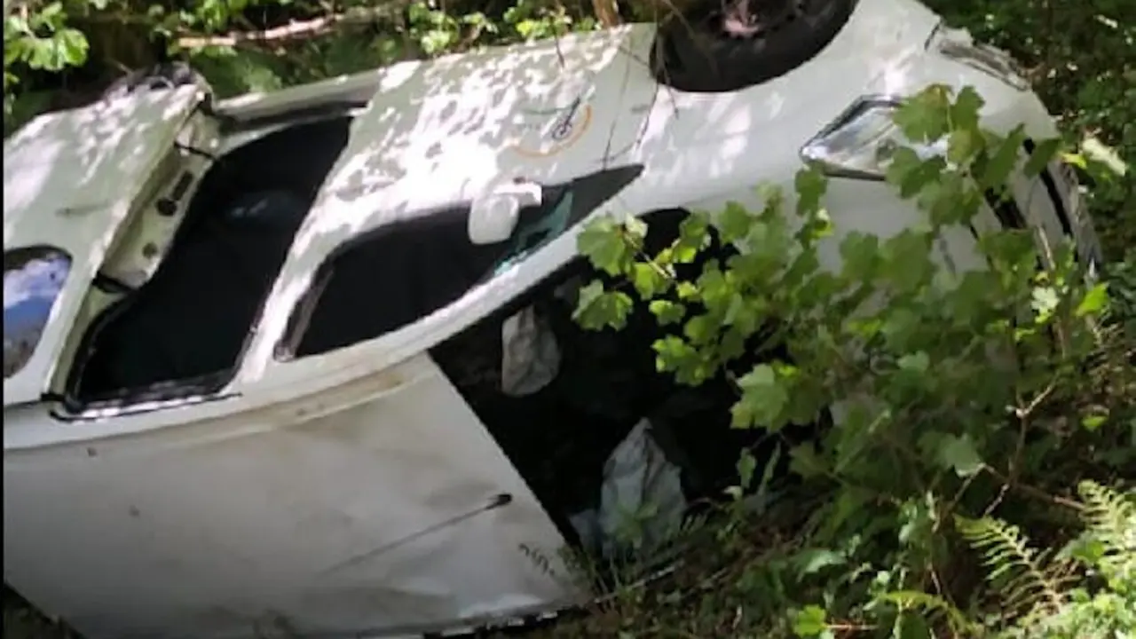 Vehículo accidentado en Folgoso do Courel. EP