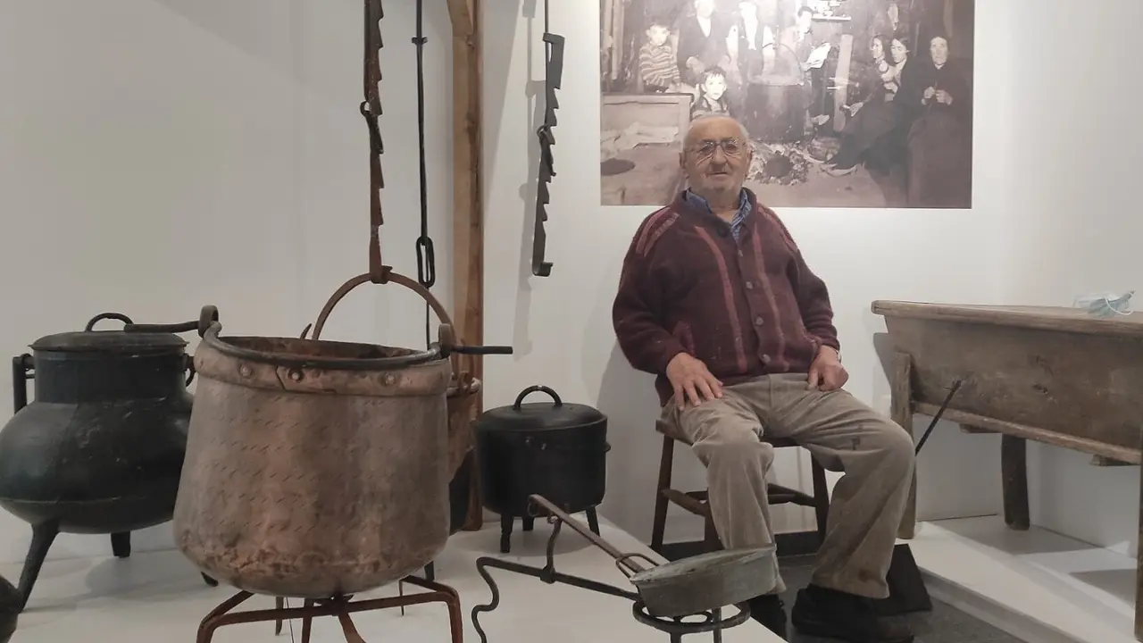 PEPE ROCHA, XOSE ROCHA, DONANTE DE PIEZAS PARA EL MUSEO ETNOGRAFICO DE TRABADA QUE LLEVA EL NOMBRE DE SU BENEFACTOR. JOSE ROCHA GASALLA, MUSEO DE ANTIGUEDADES