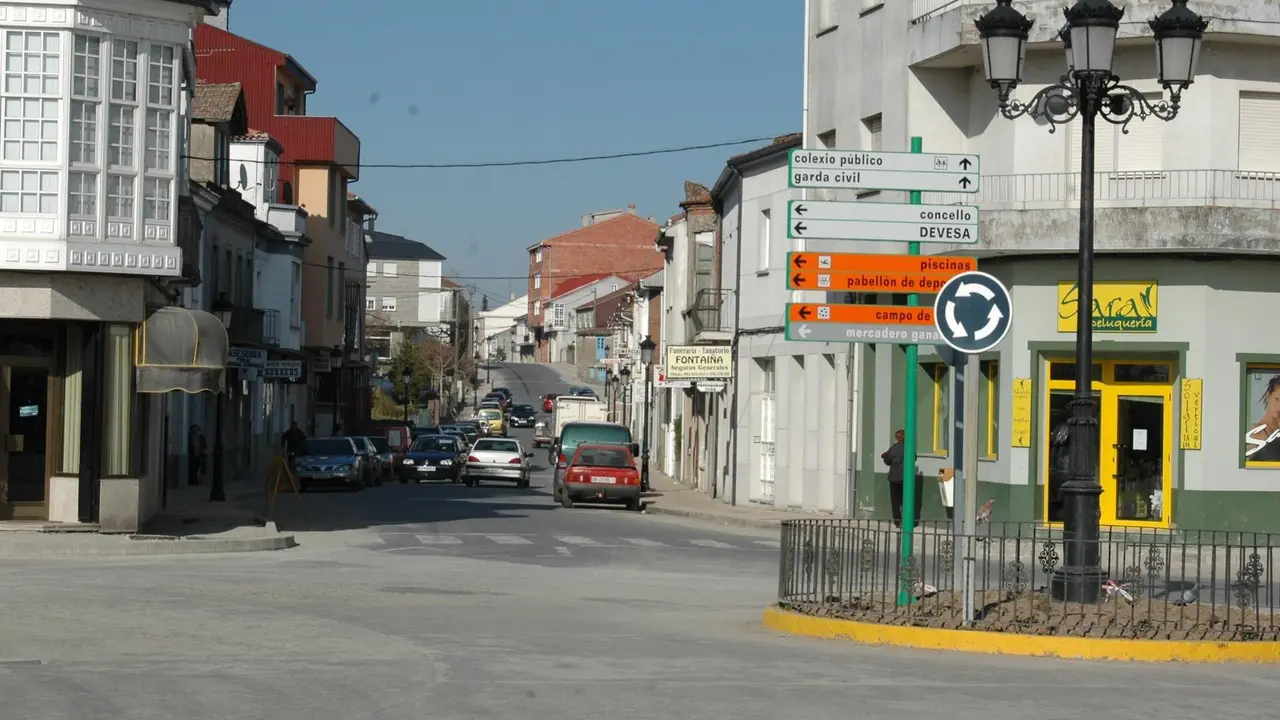 El hombre fue localizado en una pequeña pista en Escairón. AEP