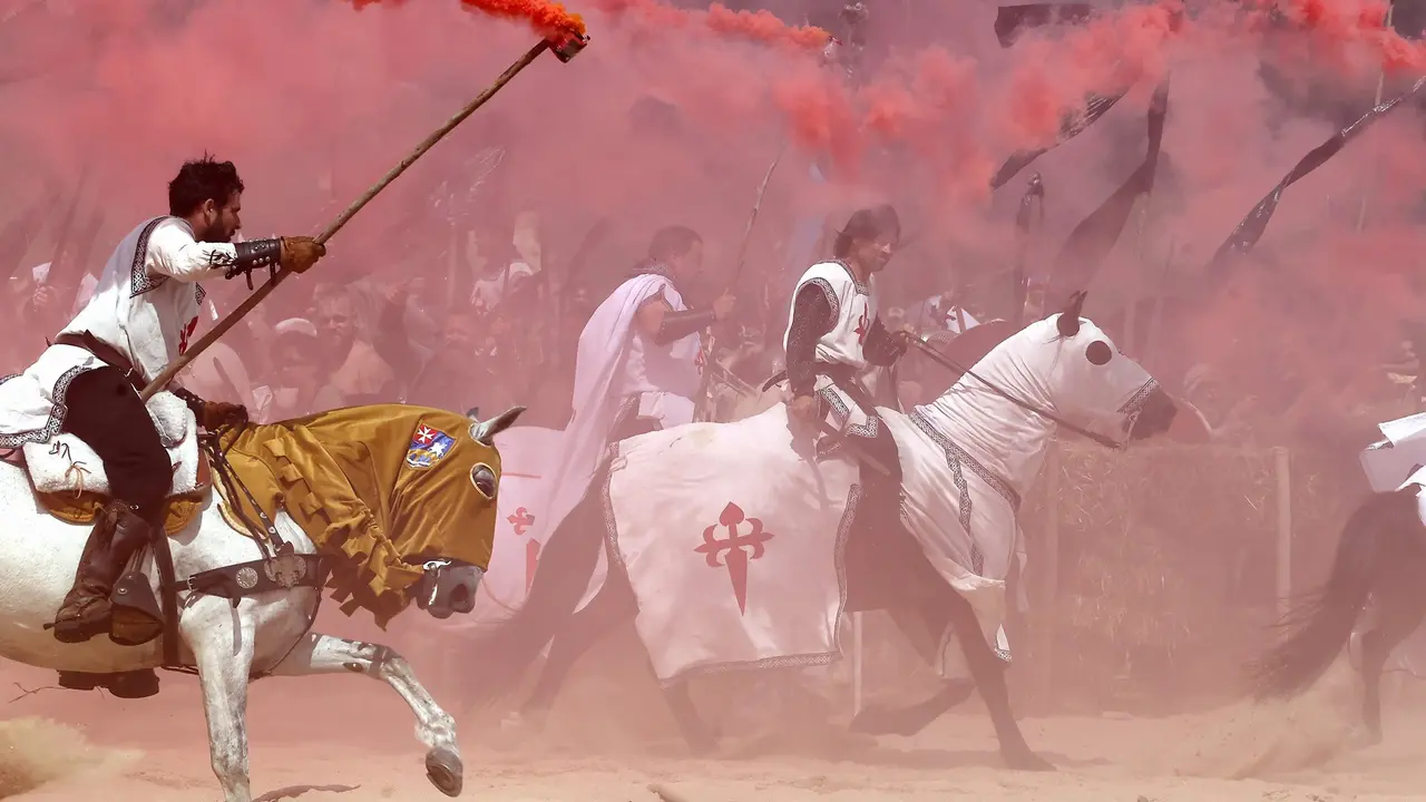 RO0MAXE VIKINGA EN LA PLAYA DE SAN ROMAN EN O VICEDO