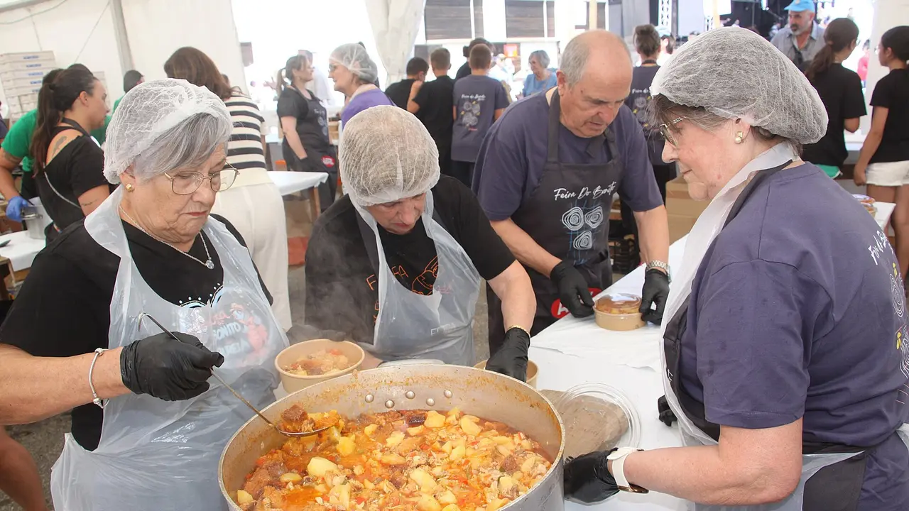 Asistentes a la Feira do Bonito de Burela. J.M. PALEO
