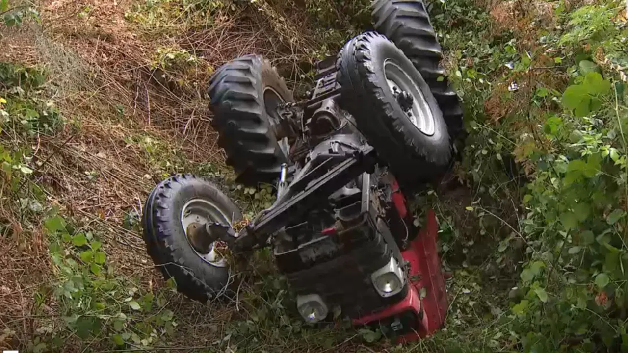 Tractor del fallecido en O Saviñao. EP