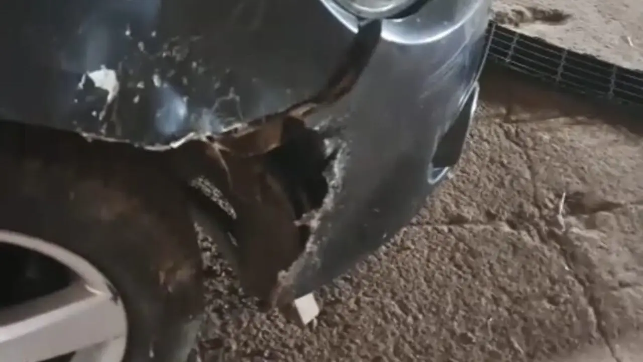 Daños en el vehículo del vecino de A Portaxe. EP