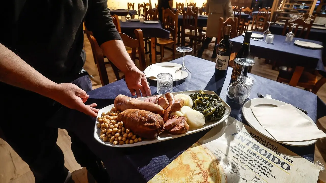 Cocido del restaurante La Solana durante las jornadas gastronómicas del Carnaval en Ribadeo. JM ALVEZ