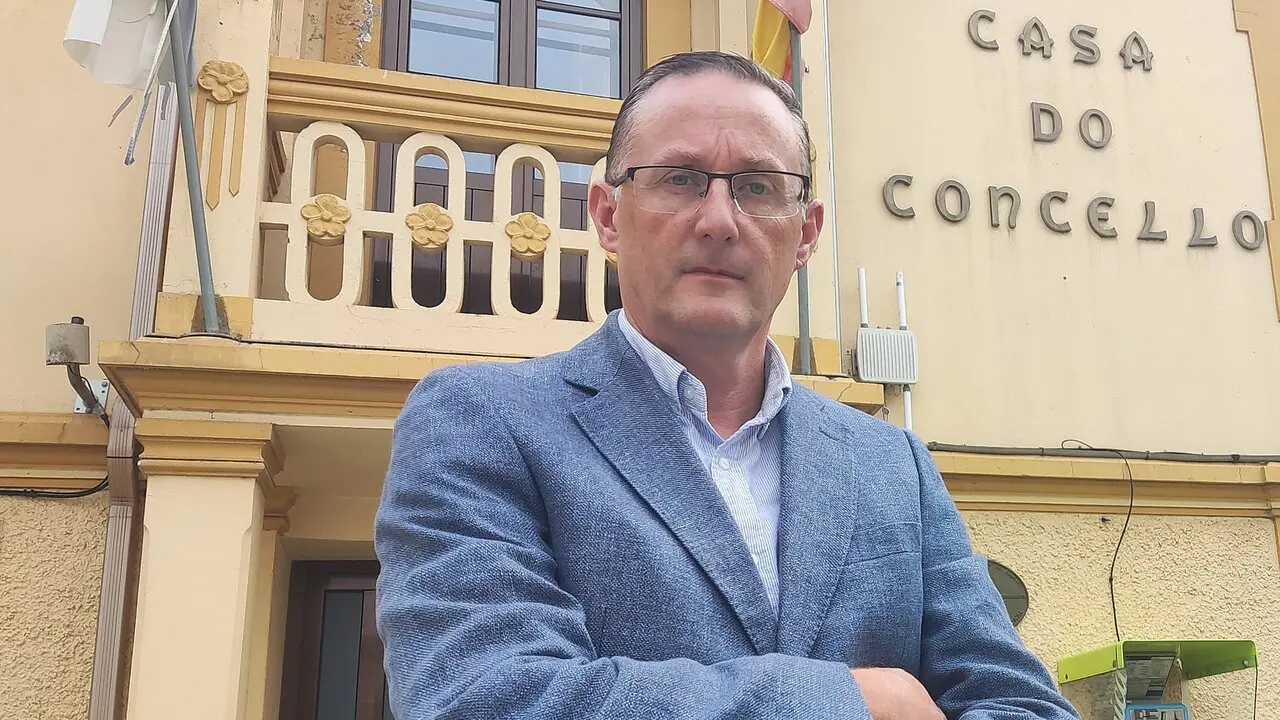 Clemente Iglesias, fronte ó consistorio de Riotorto. JM PALEO