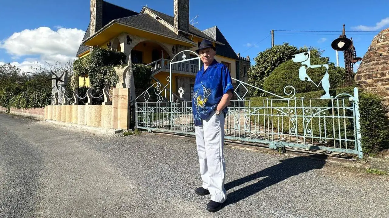Fernando Villapol na súa casa na Pastoriza. EP