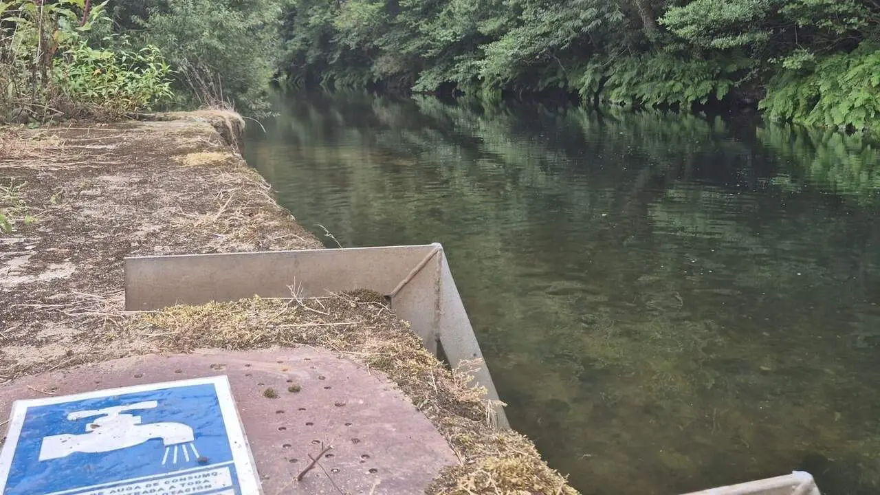 Embalse de Vilarbetote, de donde parte la red de tuberías que se va a renovar. AEP
