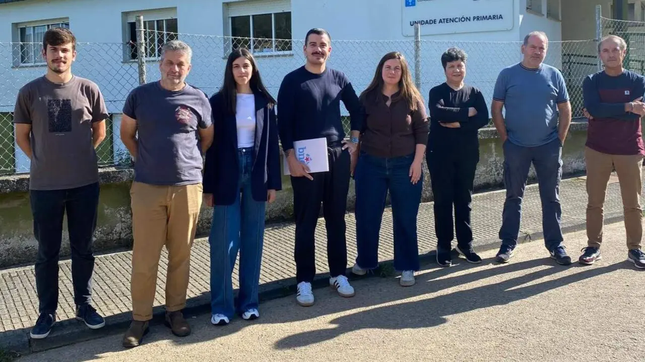 Integrantes del BNG de A Pontenova y Riotorto con Daniel Castro. EP