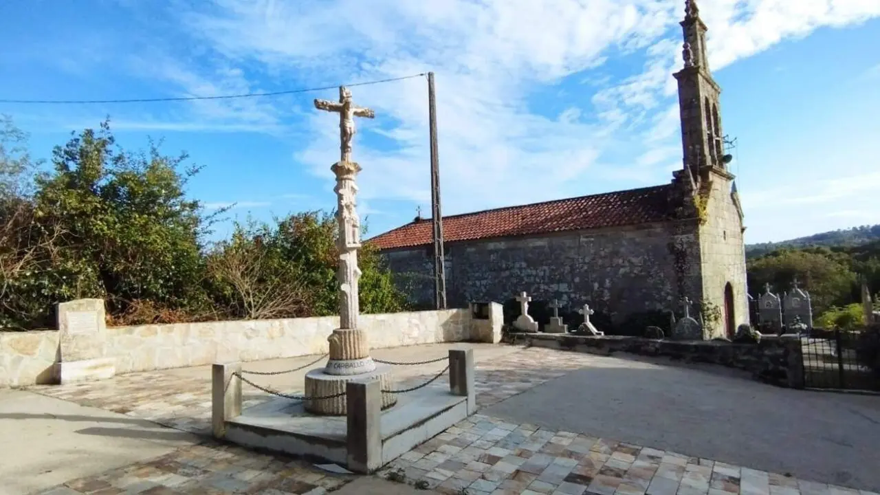 Plaza de Francisco Carballo García, en su parroquia taboadesa natal, San Martiño do Mato. MIGUEL PIÑEIRO