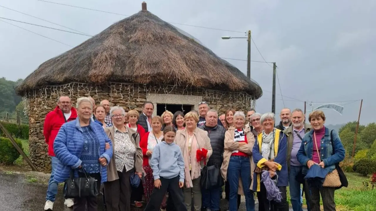 En el viaje participaron vecinos de todas las edades. EP