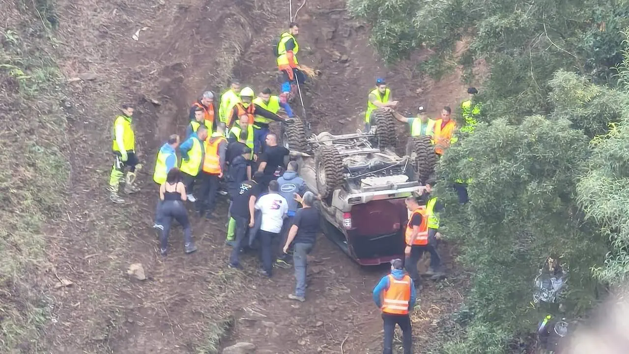 Vehículo volcado durante la ruta.