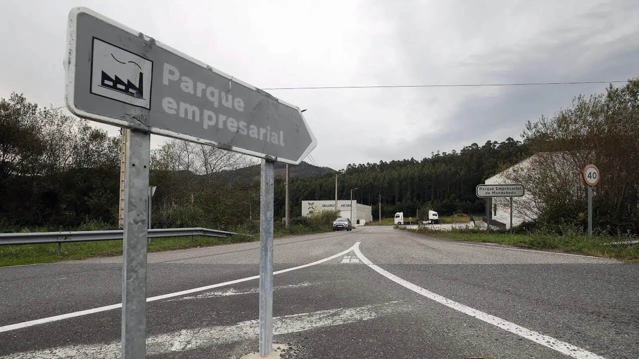 Acceso al polígono industrial de Mondoñedo. JOSÉ Mª ÁLVEZ
