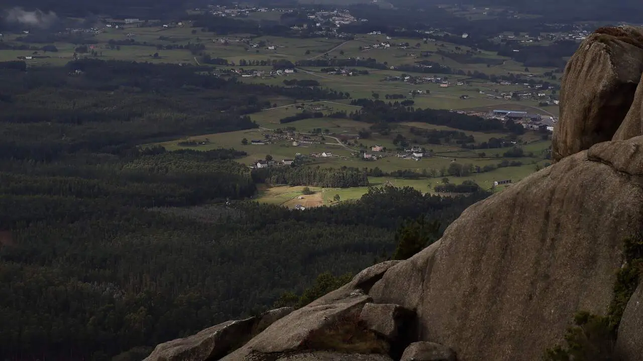 Vista del Valle de Alfoz desde el Pico da Frouxeira. JM ÁLVEZ (AEP)