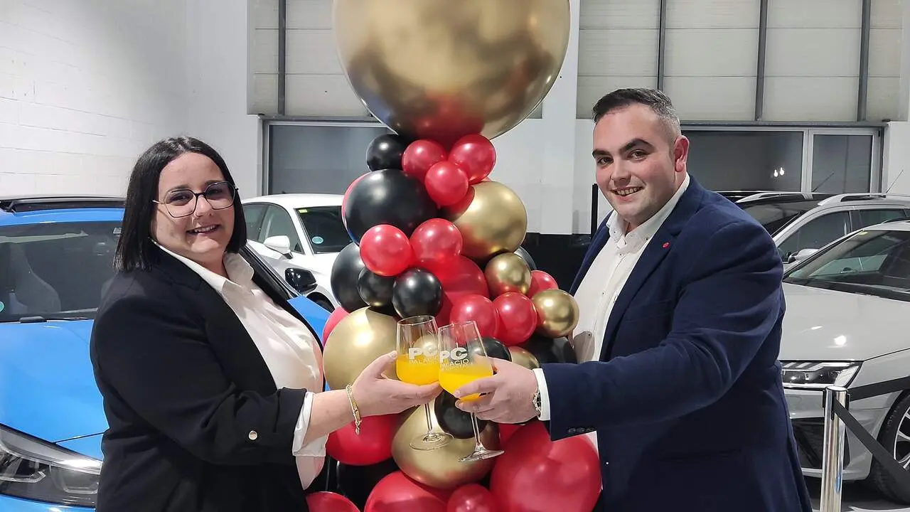 Inauguración AM Multimarca en Burela, de Nicolás Ferreiro y su mujer, Tania Lage. JOSE M PALEO (1)