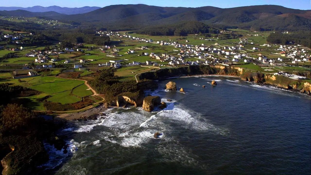 VISTA AEREA DE LA ZONA COSTERA DE CANGAS DE FOZ