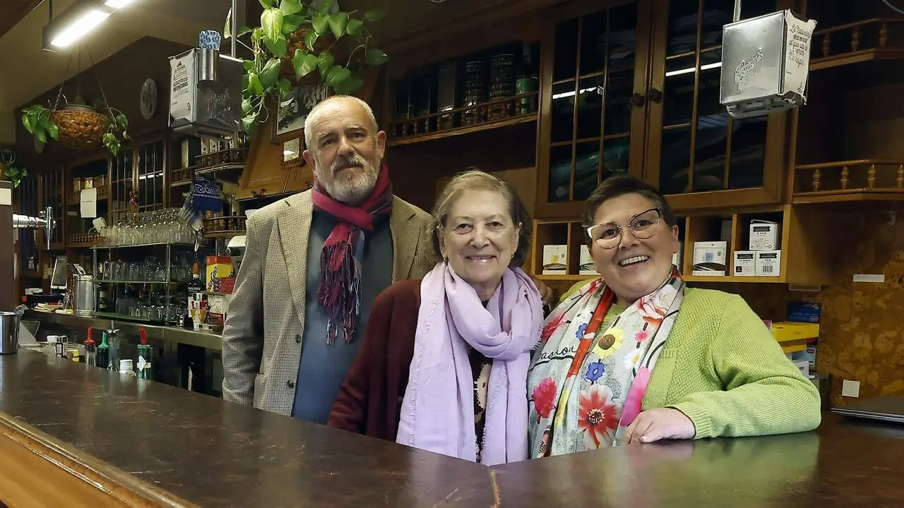 Manuel Germade, María Justa Fernández e Chus Amieiro. JOSÉ Mª ÁLVEZ