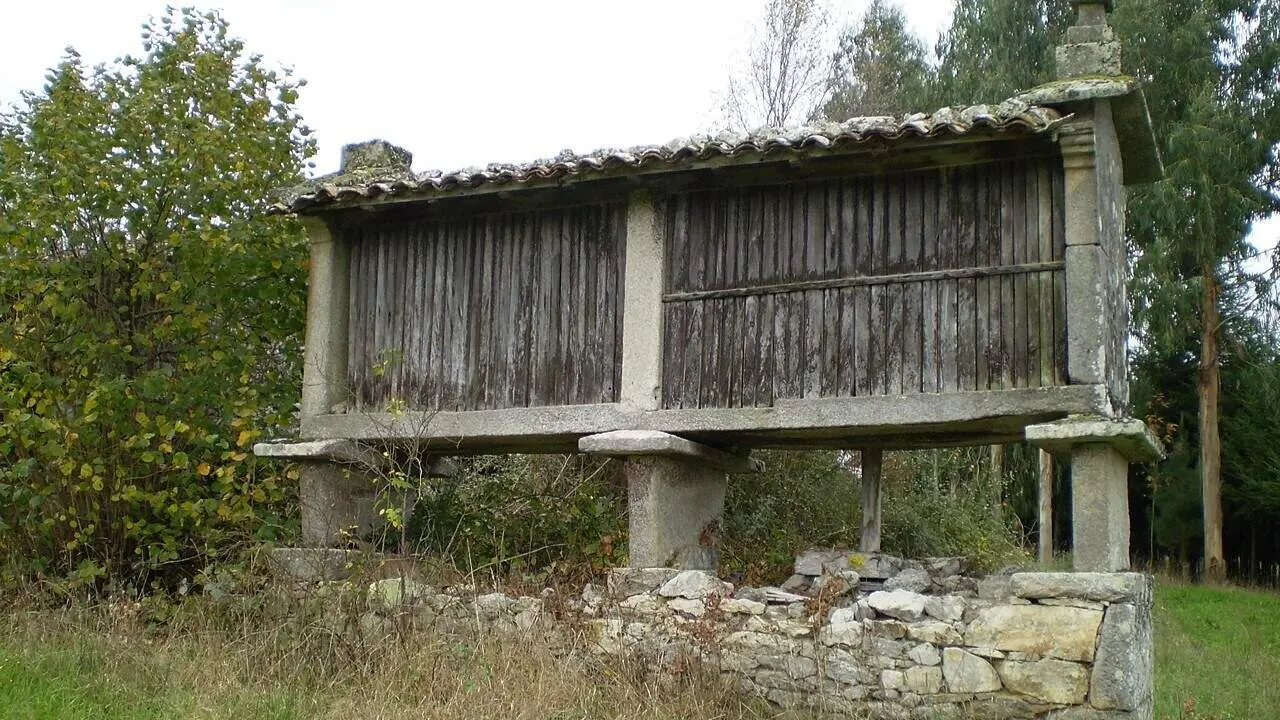 Hórreo en Medeiro. WIKIPEDIA