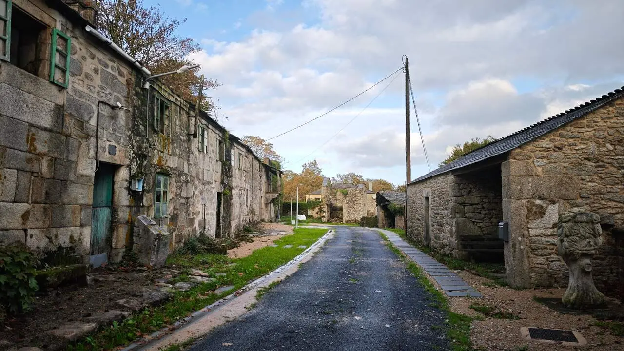 O Vilariño, coa Casa de Cidro á esquerda. C.PÉREZ