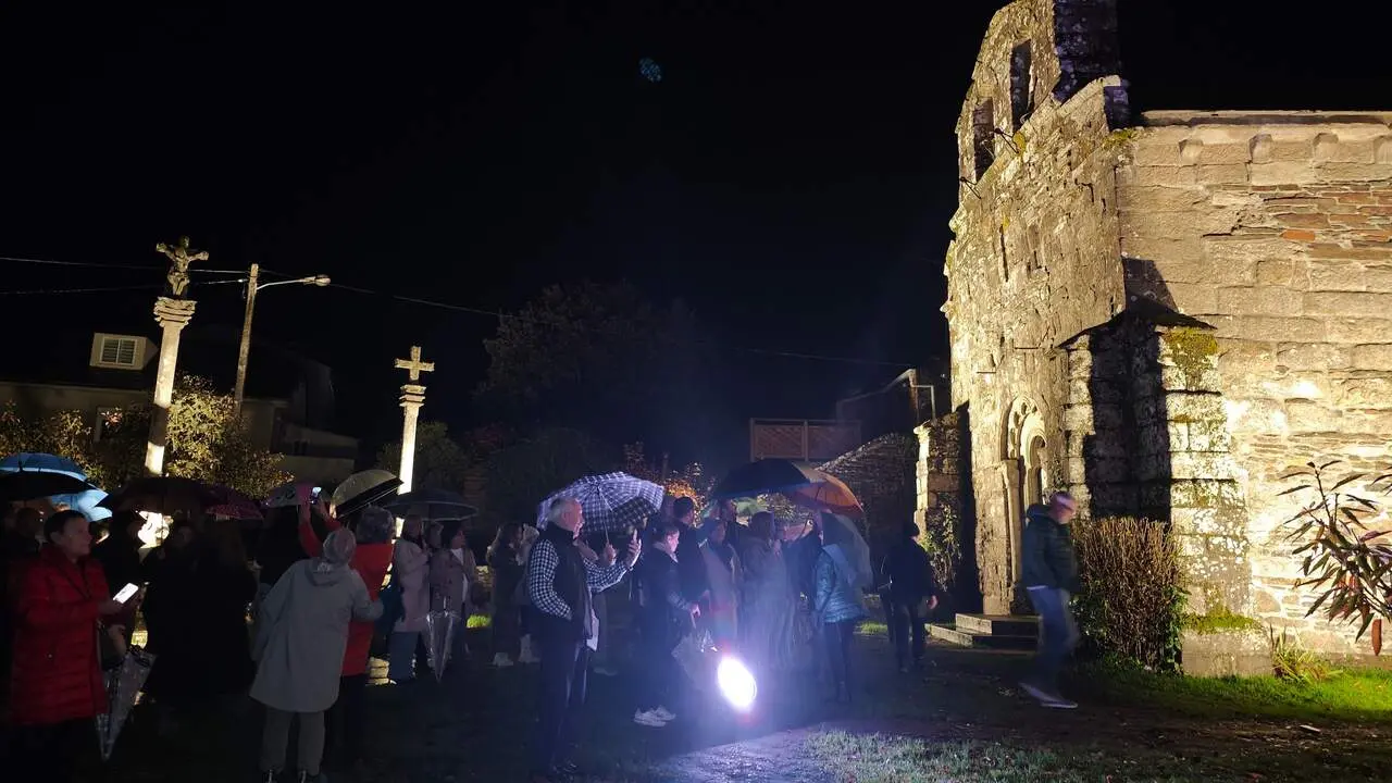 Acto de inauguración de la nueva iluminación ornamental de la iglesia de Baamonde. C.PÉREZ