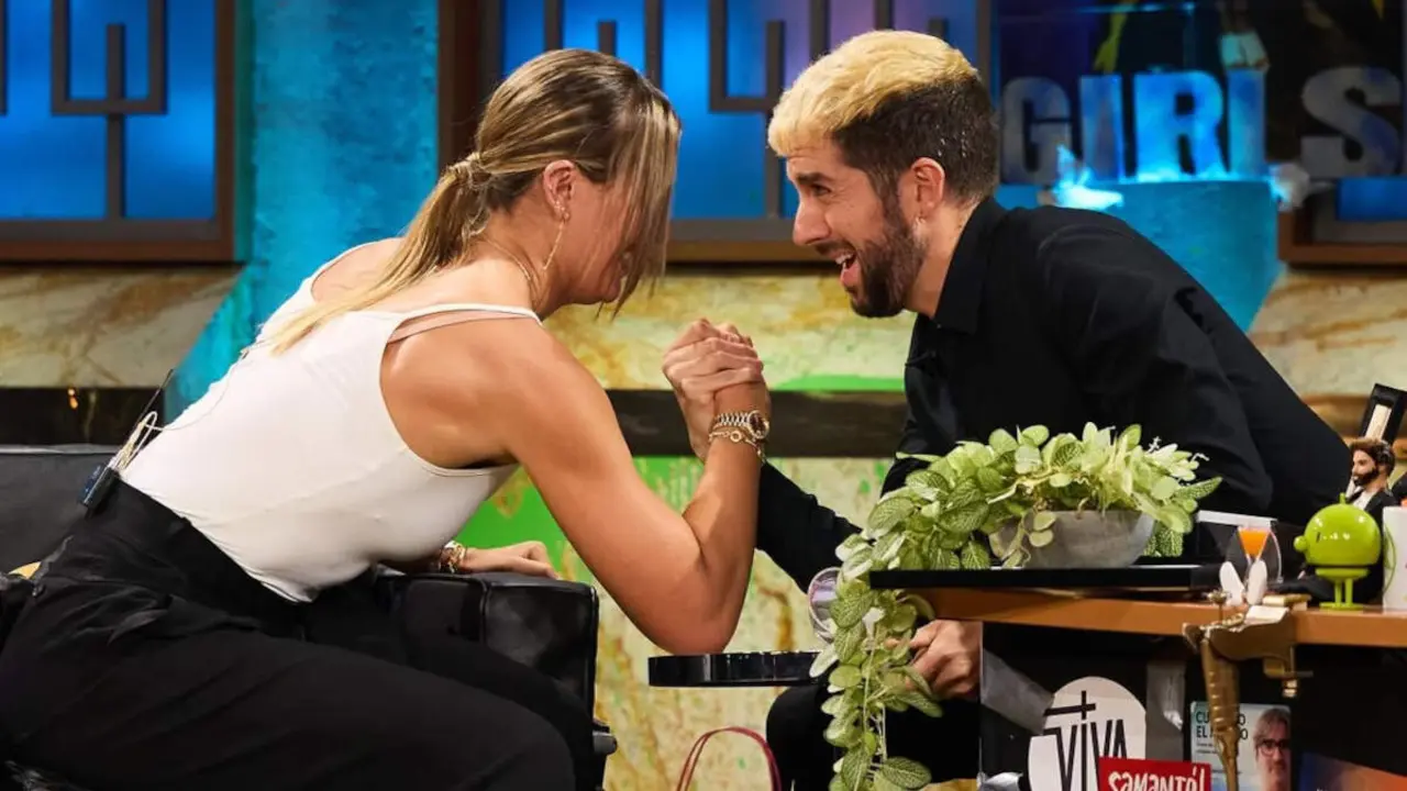 Paula Badosa y David Broncano echaron un pulso en 'La Revuelta'. INSTAGRAM