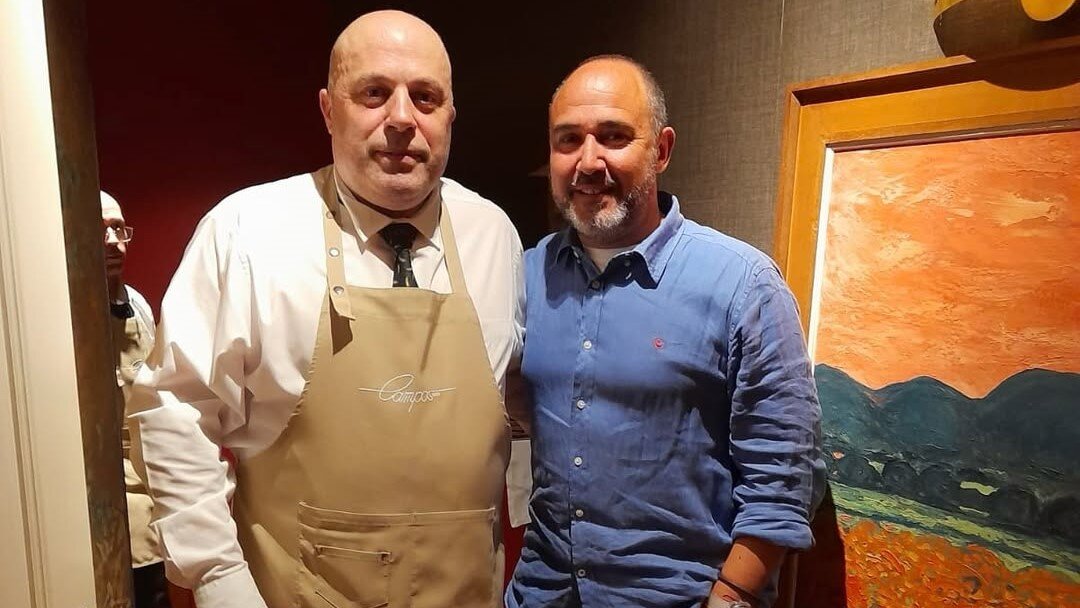 Chus Mateo, con el maitre Oliver Rodríguez, el sábado en el Campos. EP