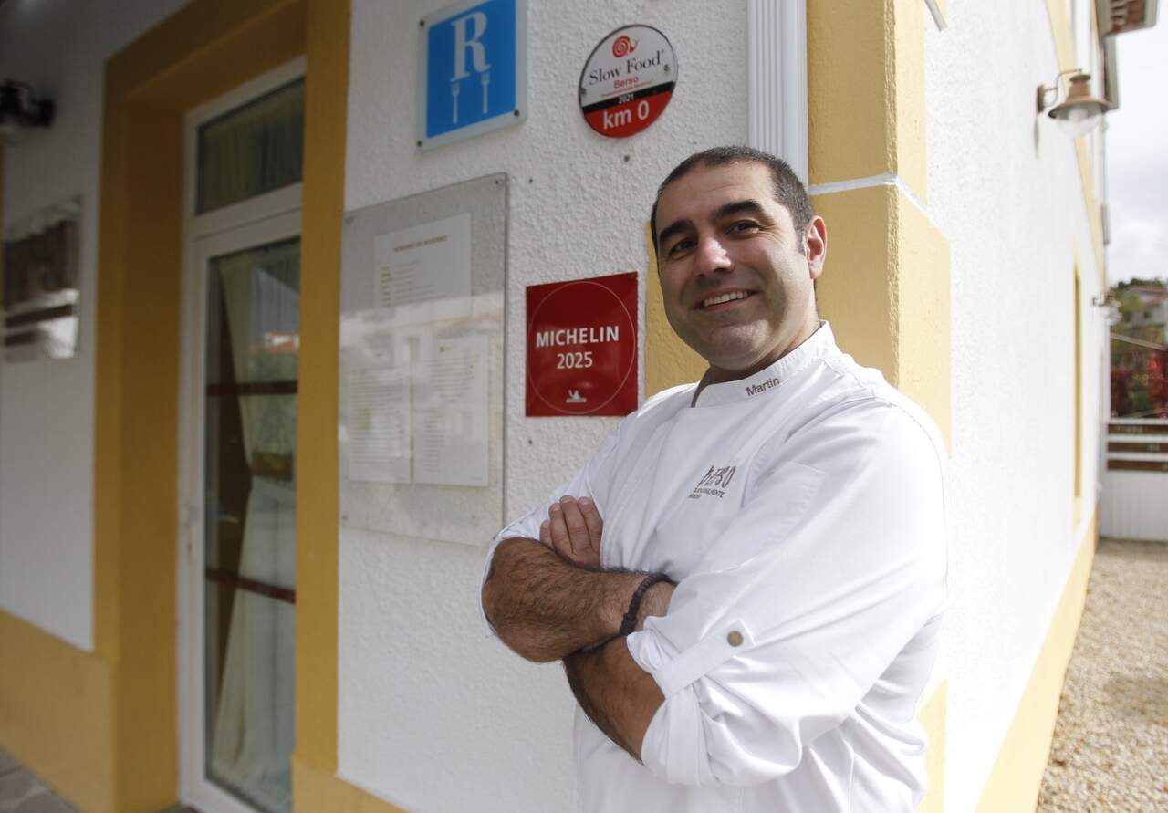 MARTIN MANTILLA, CHEF DEL RESTAURANTE BERSO DE SOBER, QUE ACABA DE RECIBIR UNA MENCION EN LA RECONOCIDA GUIA MICHELIN