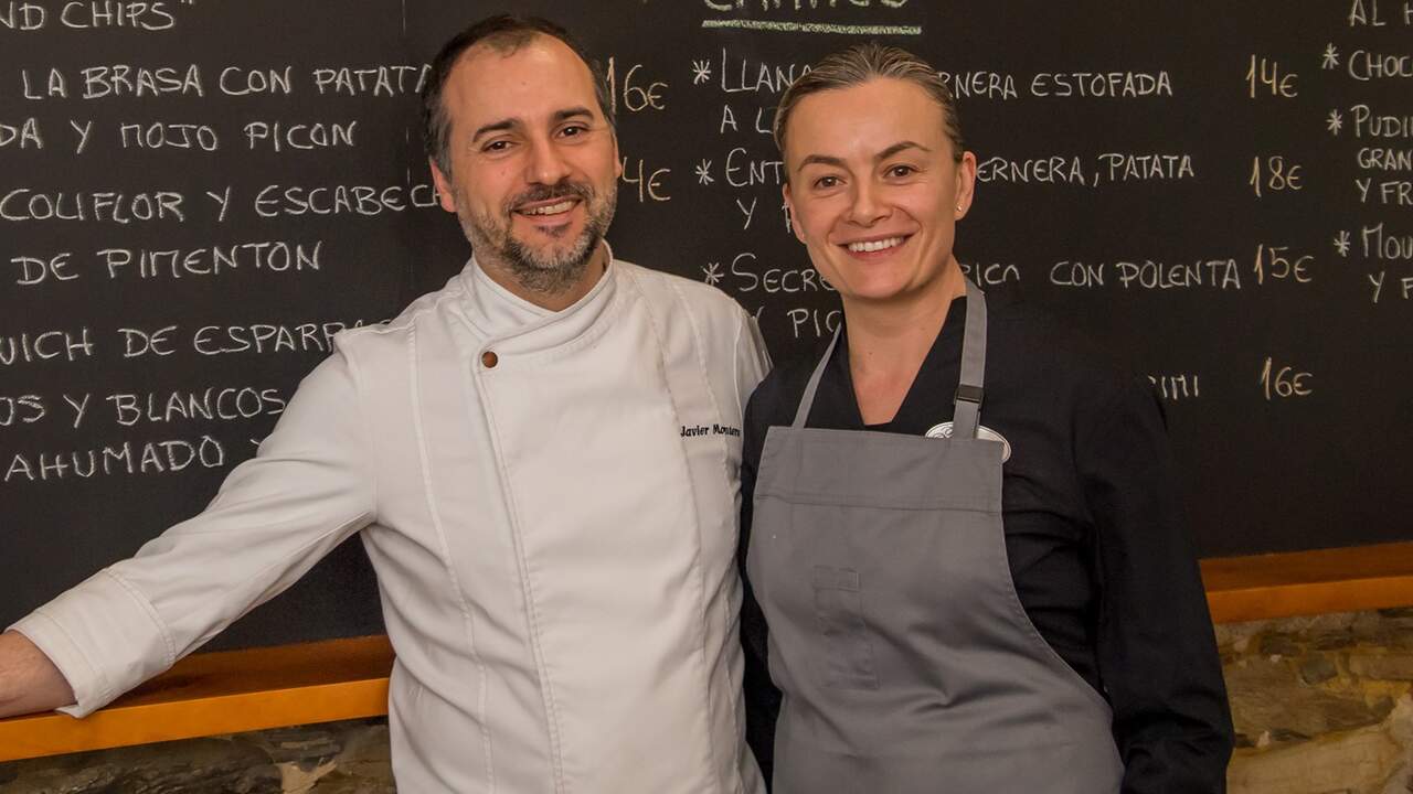 Abre la taberna ‘Texturas galegas’. El chef mindoniense Javier Montero abrió en Ribadeo la Taberna Texturas Galegas de Javier Montero, situada en el número 7 de la calle Antonio Otero, donde antes estaba el local Casa Dios. A su lado, Tita Iglesias